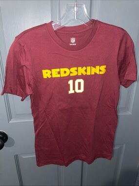 NFL Maroon Redskins Graphic Tee with Yellow Number 10